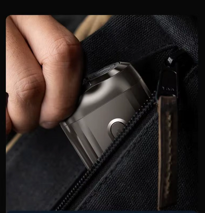 Minigolacz™ – Luksus Gładkiej Skóry w Każdej Chwili | Precyzyjna Golarka Premium